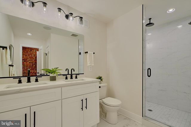 22 S CASTLE ST, Baltimore, MD 21231