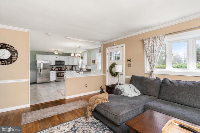 15 DECOU AVE, Ewing, NJ 08628