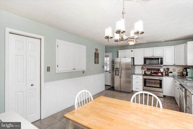 15 DECOU AVE, Ewing, NJ 08628