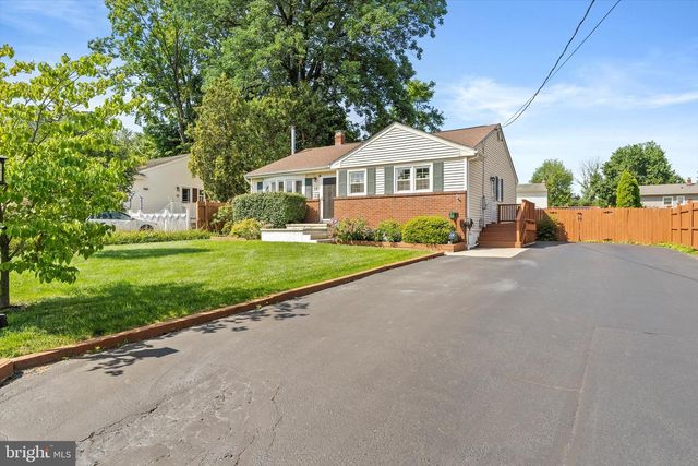 15 DECOU AVE, Ewing, NJ 08628