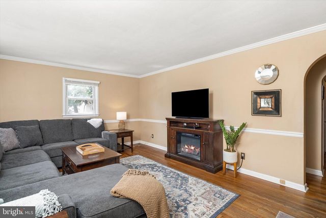 15 DECOU AVE, Ewing, NJ 08628