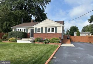 15 DECOU AVE, Ewing, NJ 08628
