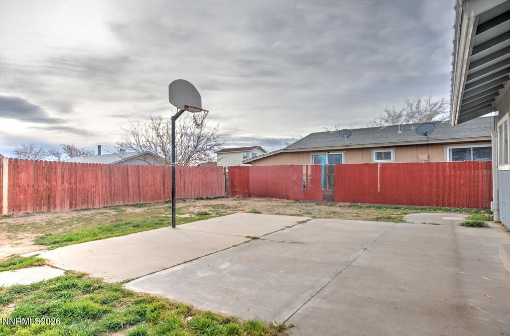 Image 14 of property listing at 521 Whitaker Lane, Fallon, NV 89406