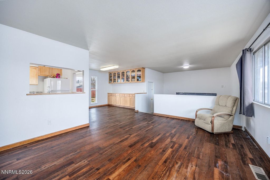 Image 4 of property listing at 521 Whitaker Lane, Fallon, NV 89406