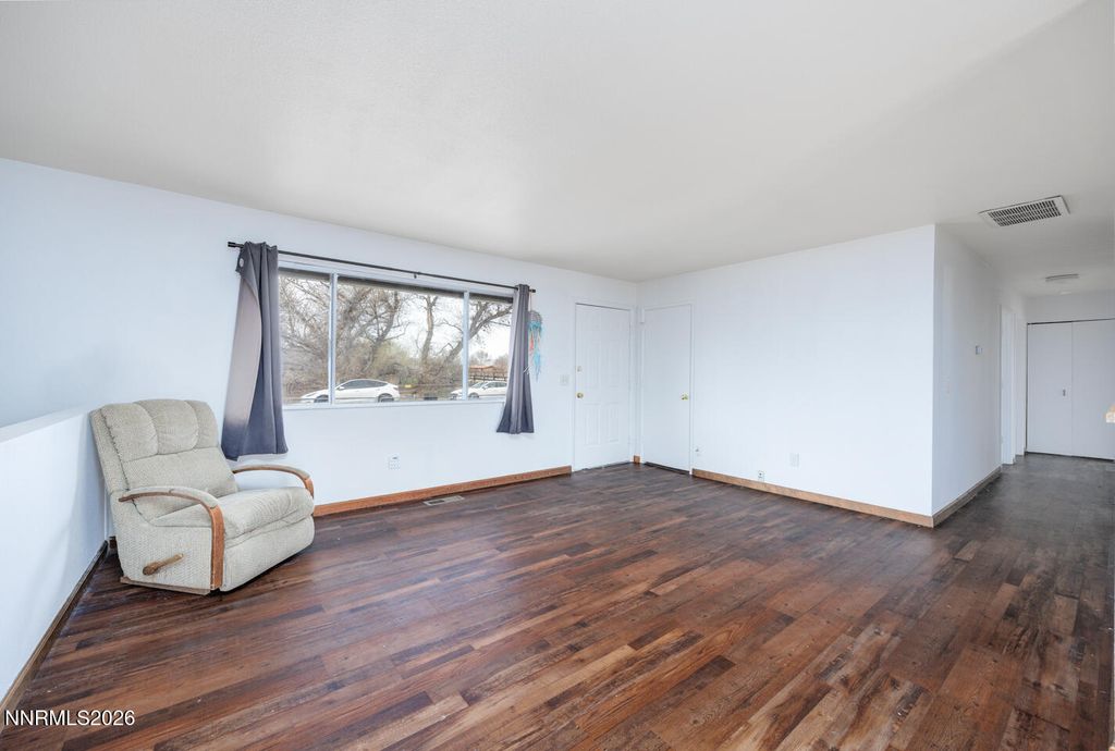 Image 5 of property listing at 521 Whitaker Lane, Fallon, NV 89406