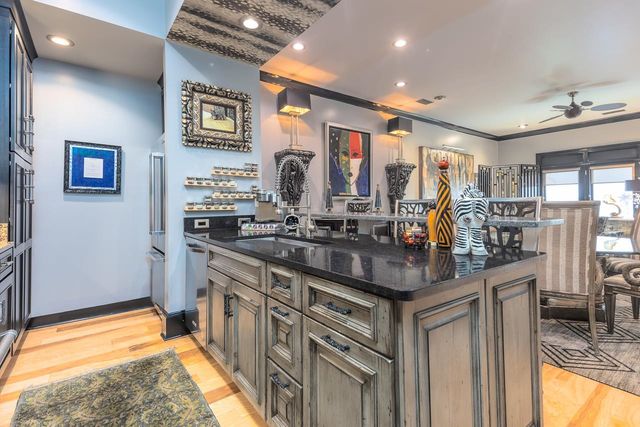 573 S FRONT ST, Memphis, TN 38103