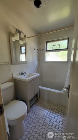 14934 5th Avenue NE, Shoreline, WA 98155