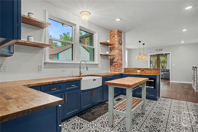 1129 E Duffy Street, Savannah, GA 31404