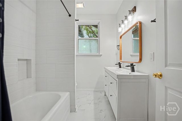 1129 E Duffy Street, Savannah, GA 31404