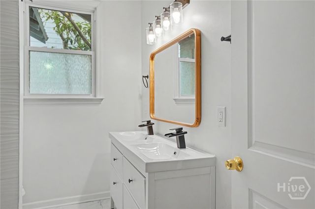 1129 E Duffy Street, Savannah, GA 31404