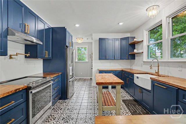 1129 E Duffy Street, Savannah, GA 31404