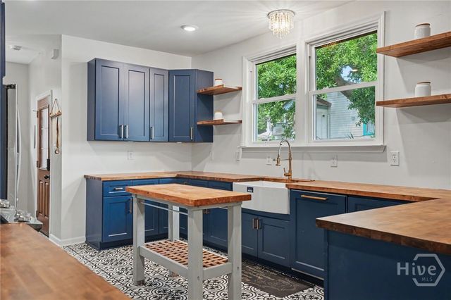 1129 E Duffy Street, Savannah, GA 31404