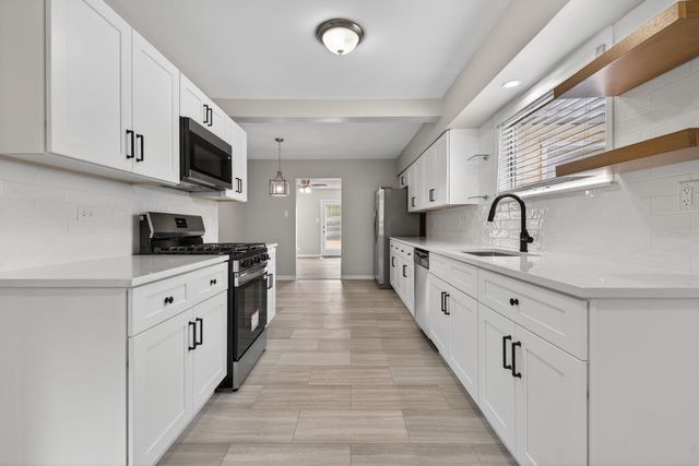 2559 Garden Court, Joliet, IL 60435