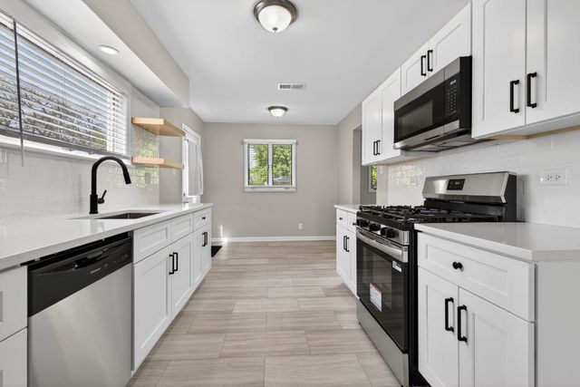 2559 Garden Court, Joliet, IL 60435