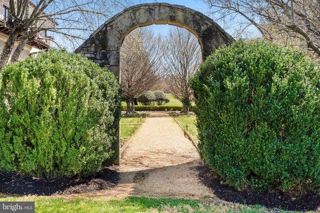 2547 HALFWAY RD, The Plains, VA 20198