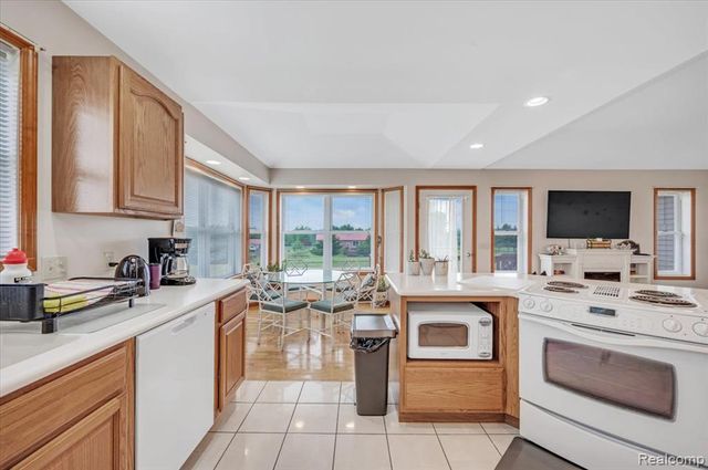 2551 Marathon Road, Lapeer, MI 48446