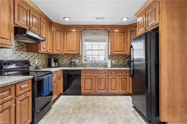 1810 Beall DR, Hampton, VA 23663