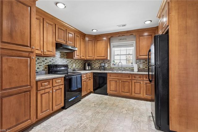 1810 Beall DR, Hampton, VA 23663