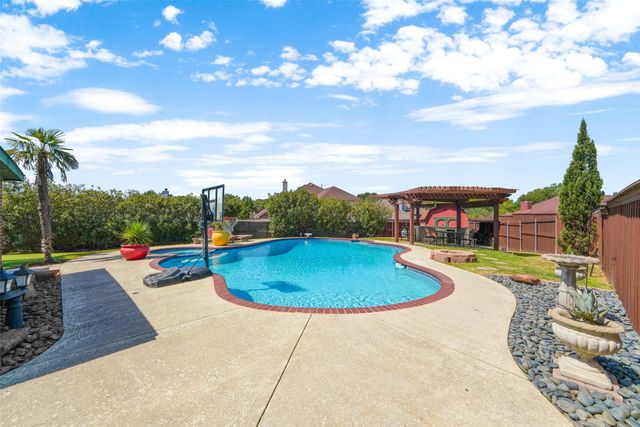 1701 Fredricksburg Drive, Mesquite, TX 75181