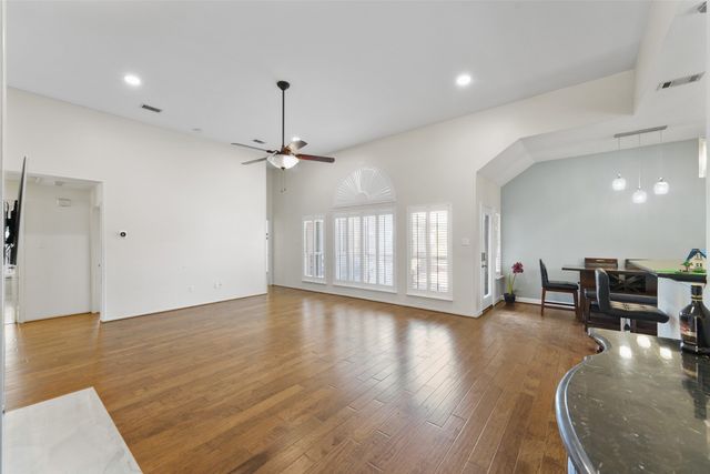 1701 Fredricksburg Drive, Mesquite, TX 75181