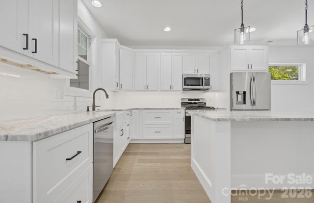 615 W Allen Street, Hendersonville, NC 28739