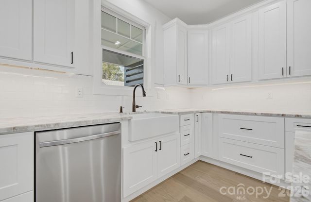 615 W Allen Street, Hendersonville, NC 28739