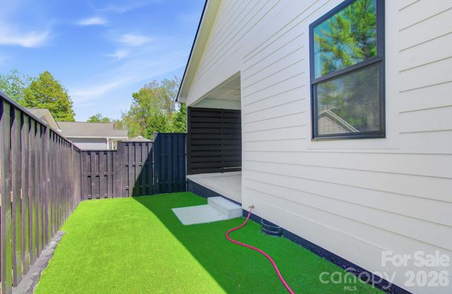 615 W Allen Street, Hendersonville, NC 28739