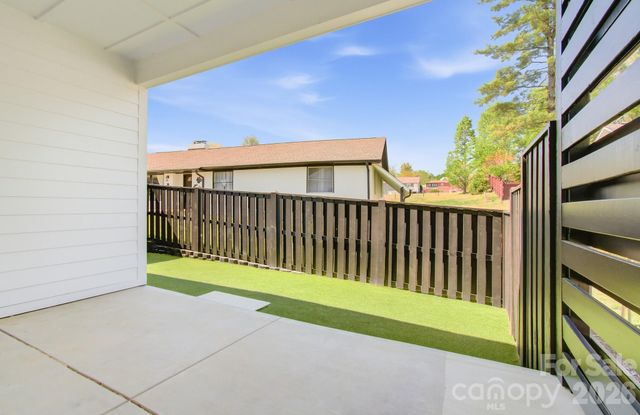 615 W Allen Street, Hendersonville, NC 28739