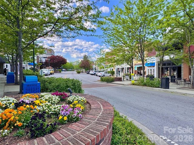 615 W Allen Street, Hendersonville, NC 28739