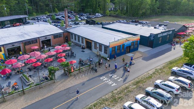 615 W Allen Street, Hendersonville, NC 28739