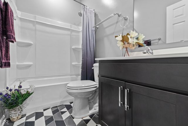 2525 Riviera Place, Greenwood, IN 46143