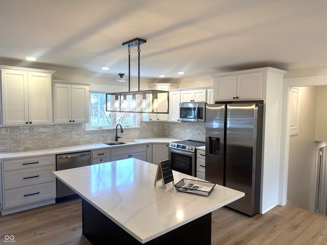 3850 Glenview Drive, Indianapolis, IN 46240