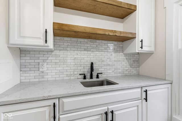 3850 Glenview Drive, Indianapolis, IN 46240