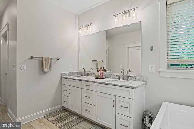 1416 ROSS DR SW, Vienna, VA 22180