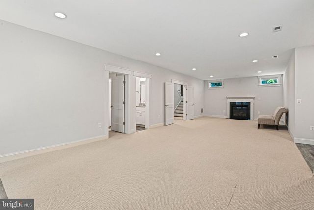 1416 ROSS DR SW, Vienna, VA 22180