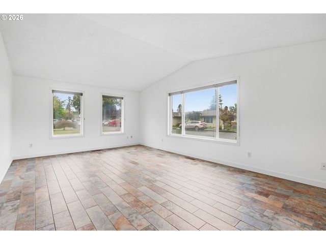 315 Sw 5TH Ct, Canby, OR 97013