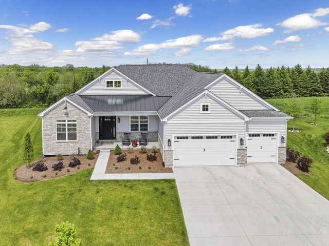 1740 Stonemill Circle, Lake Geneva, WI 53147