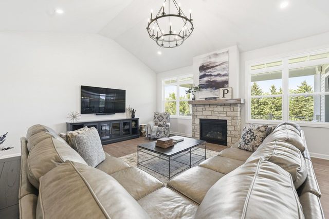 1740 Stonemill Circle, Lake Geneva, WI 53147