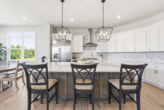 1740 Stonemill Circle, Lake Geneva, WI 53147
