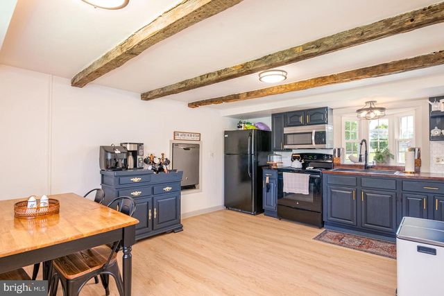 20 NATURES RD, Pine Grove, PA 17963