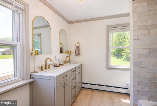 20 NATURES RD, Pine Grove, PA 17963