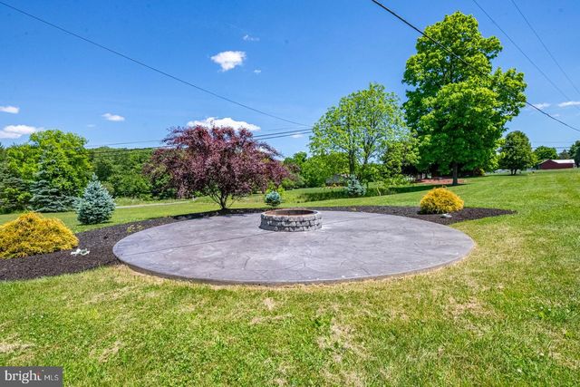 20 NATURES RD, Pine Grove, PA 17963
