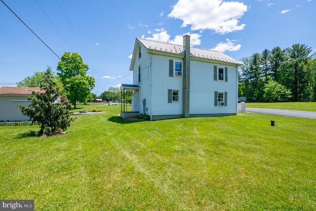 20 NATURES RD, Pine Grove, PA 17963