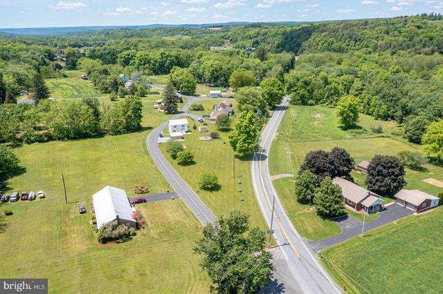 20 NATURES RD, Pine Grove, PA 17963