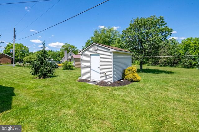20 NATURES RD, Pine Grove, PA 17963