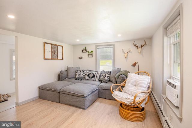 20 NATURES RD, Pine Grove, PA 17963