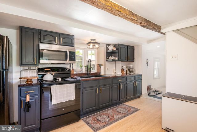 20 NATURES RD, Pine Grove, PA 17963