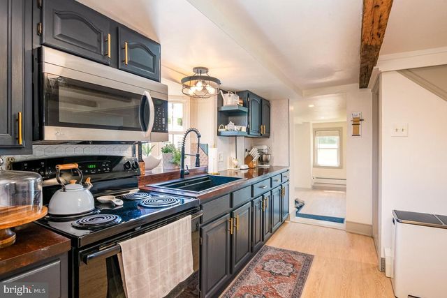 20 NATURES RD, Pine Grove, PA 17963