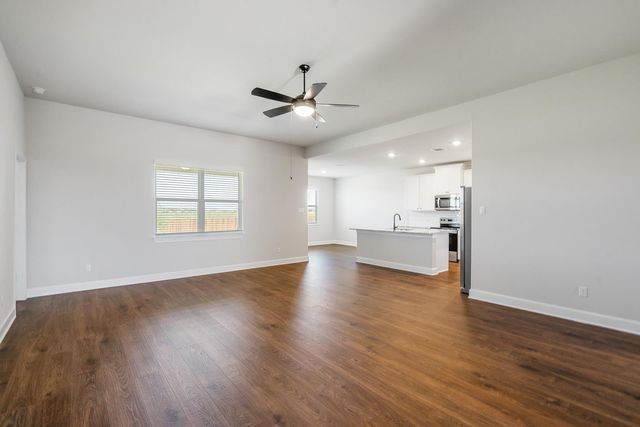 513 W Luna Blue LN, Jarrell, TX 76537