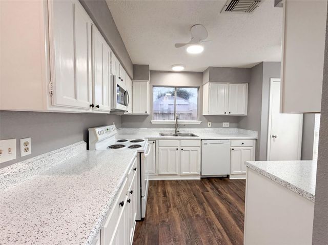 6710 Renfro Drive, Richmond, TX 77469